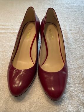 Nine West Women's Red Leather Pointed-Toe Wedges